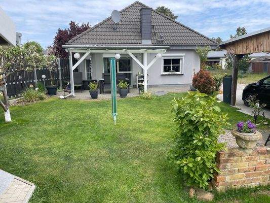 Rückansicht mit Terrasse