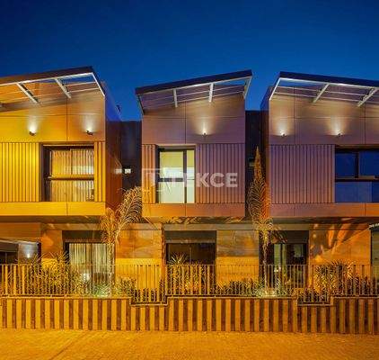 Seaview Villas with Private Gardens in İzmir Güzelbahçe