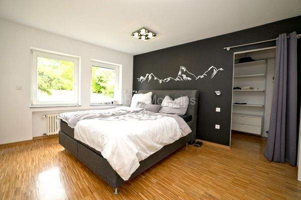 3418 EG Schlafzimmer 1 mit begehb. Kleiderschrank