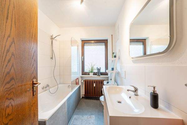 Hinterhaus 1. OG Bad