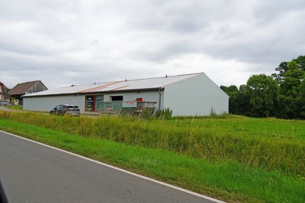 Verkaufs- und Lagerhalle außen 5