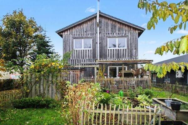 Garten mit Hochbeeten