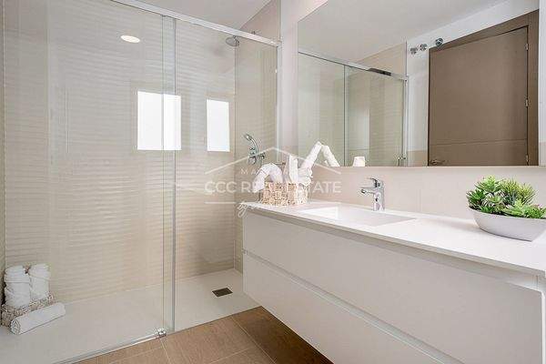 Badezimmer mit Dusche