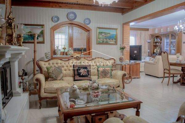 Wohn-/Essbereich mit Kamin