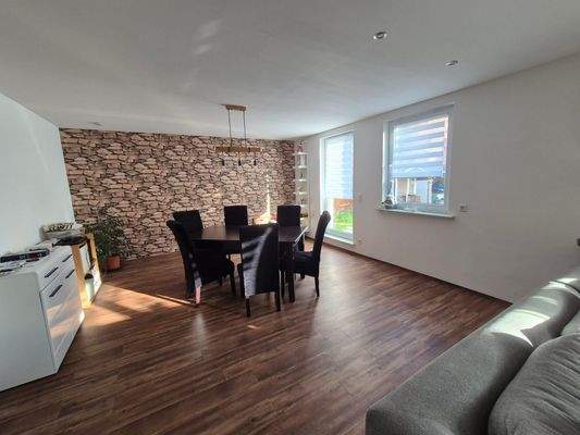 EG: Wohn- und Essbereich