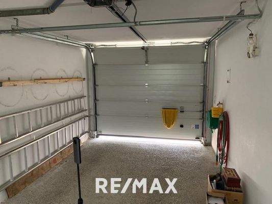 Garage mit Sektionaltor