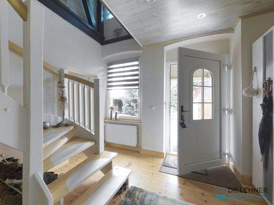 Lichtdurchfluteter Eingangsbereich 