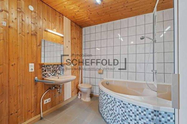 Bad I Wohnung OG links