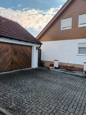 Garage + Kfz-Stellflächen