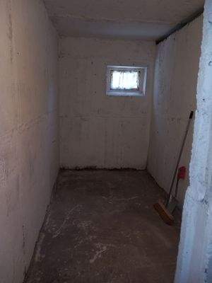 WMW 28 d EG links Kellerabteil