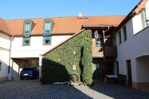 Innenhof mit Aufgang zur Wohnung der Verkäuferin