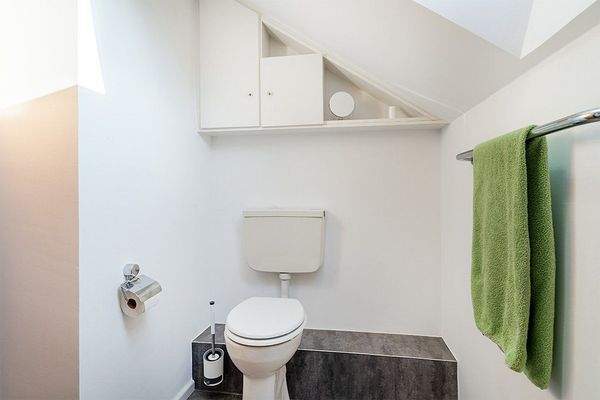 Bad im Dachgeschoss mit WC