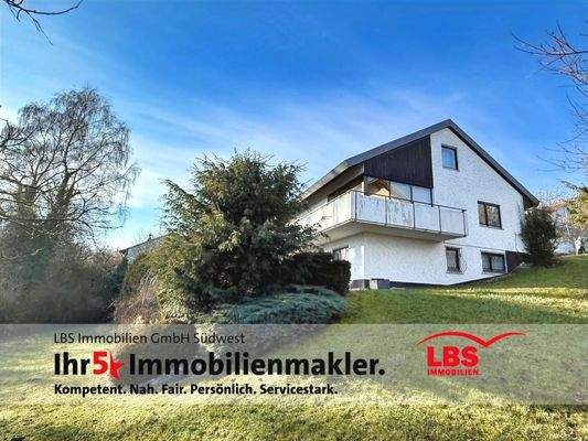 Wohnhaus mit ELW + großem Grundstück