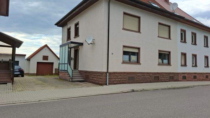 Hausansicht mit Zugang