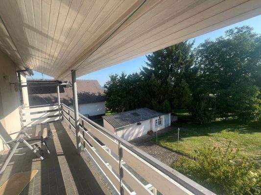 Balkon mit Sicht in den Garten