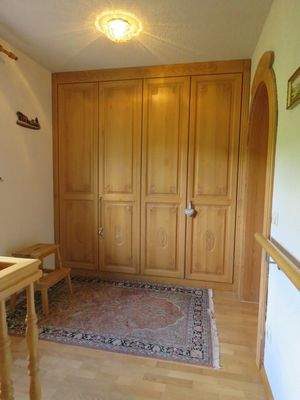 Einbauschrank im Treppenhaus OG 