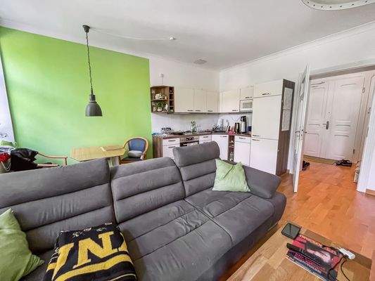 Wohnzimmer mit Küche