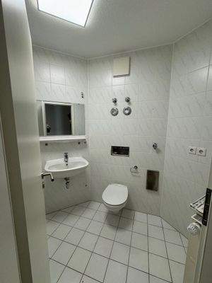 Badezimmer mit WM-Anschluss