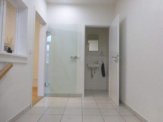 Fluchtblick Eingangsflur - Kunden-WC