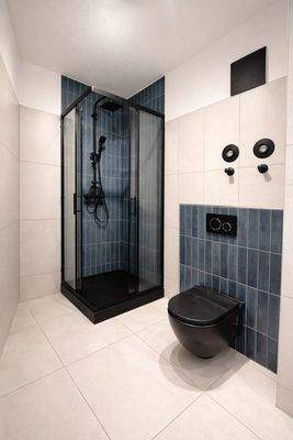 Bad Toilette und Dusche 