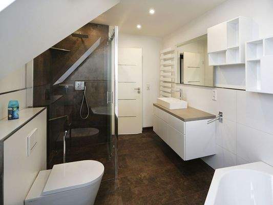 Schickes Komlett-Bad