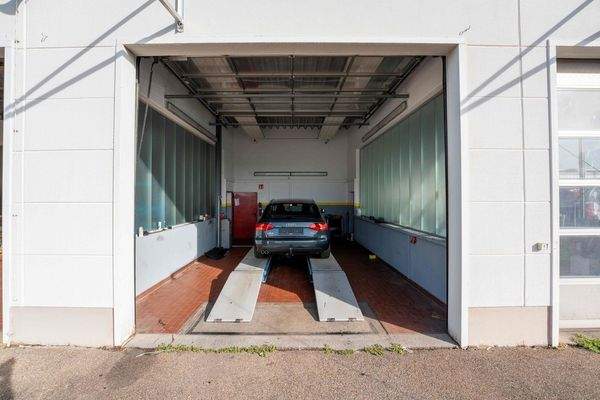 Annahme / Scherenbühne 