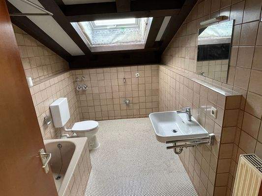 Dachgeschoss-Badezimmer