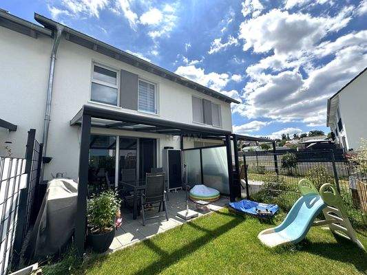 Rückansicht mit Terrasse