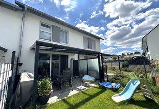 Rückansicht mit Terrasse