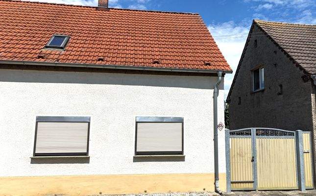 Hausansicht Strasse 2.JPEG