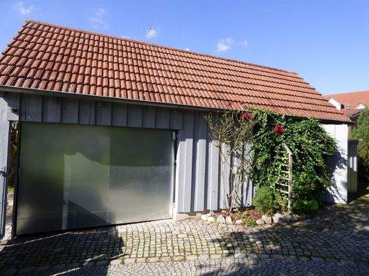 Abschliessbarer Carport