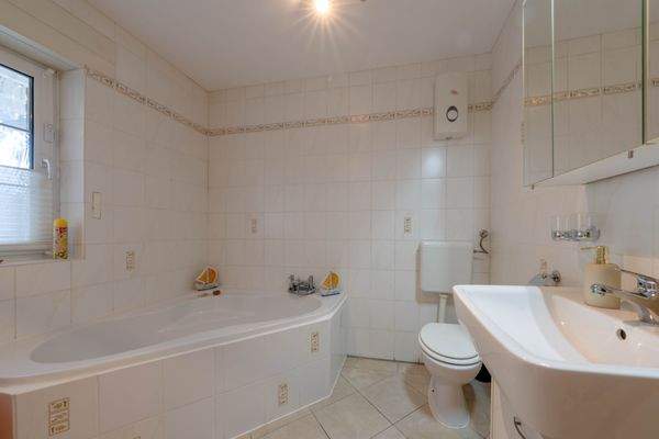 Haus 2 EG Badezimmer 