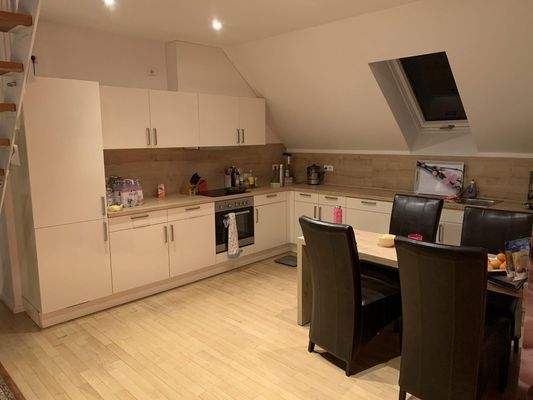 Küche mit Eßbereich