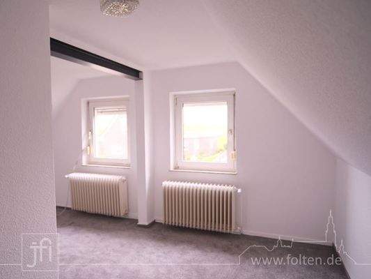 Zimmer OG Straßenseite