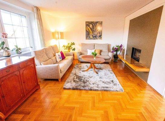 Wohnzimmer mit Kamin