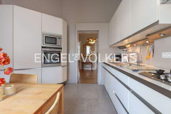 Küche mit Frühstücksplatz