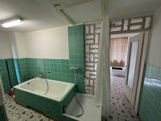 22 1 OG Bad weitere Ansicht.JPEG