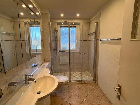 Duschbad mit Fenster