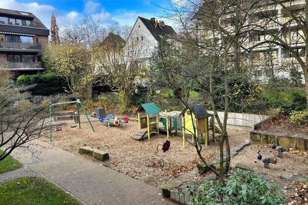 öffentlicher Kinderspielplatz vor der Haustüre
