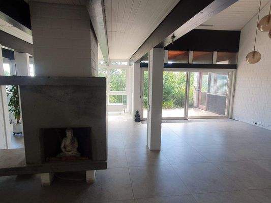 Wohnzimmer mit Kamin.jpg