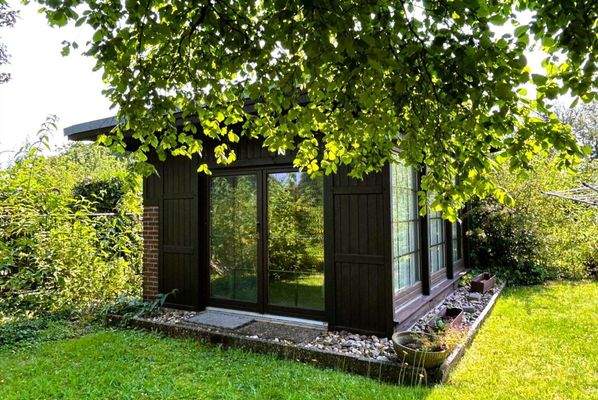 ein Gartenhaus gibt es auch