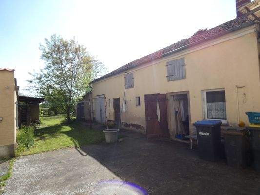 05-Hof und Nebengebäude.JPG