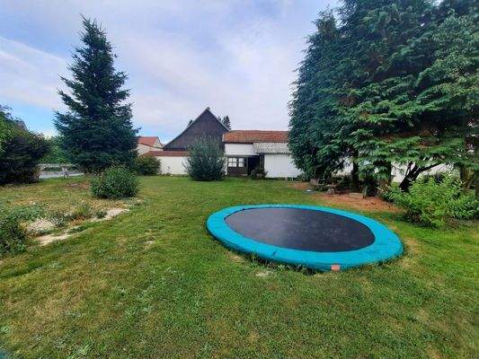 Garten mit Trampolin
