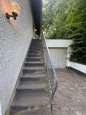 Garage, Trppe zum Eingang OG