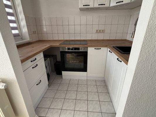 Küche mit EBK und Essbereich