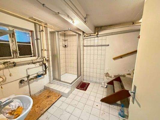 Badezimmer im Keller