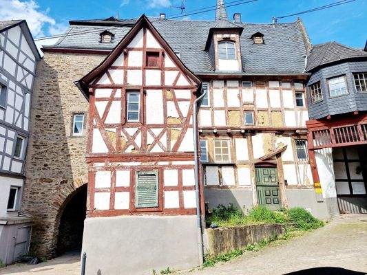 Deutsche Haus und Turm 1