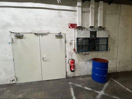 Zugang Verbindung Halle - Verwaltungsgebäude