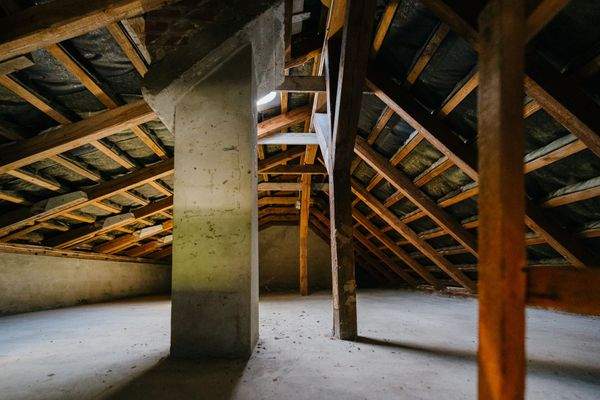 Altbestand Garage Dachboden