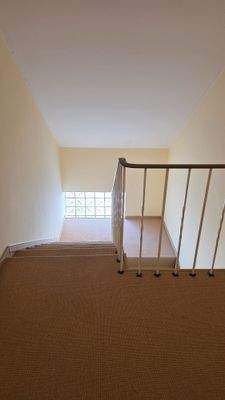 Hausflur 2 mit Eingangsbereich zum Dachgeschoss